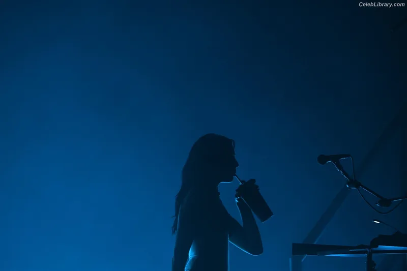 Dua Lipa photo 11 of 7804