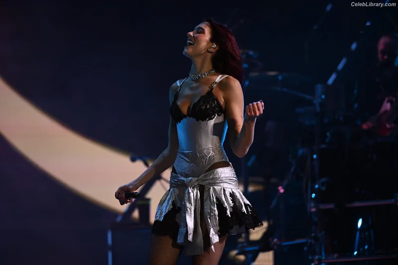 Dua Lipa photo 16 of 7804