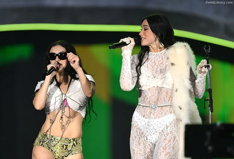 Dua Lipa photo 17 of 7804