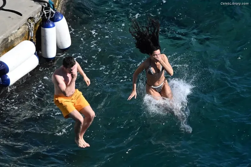 Dua Lipa photo 2 of 7804
