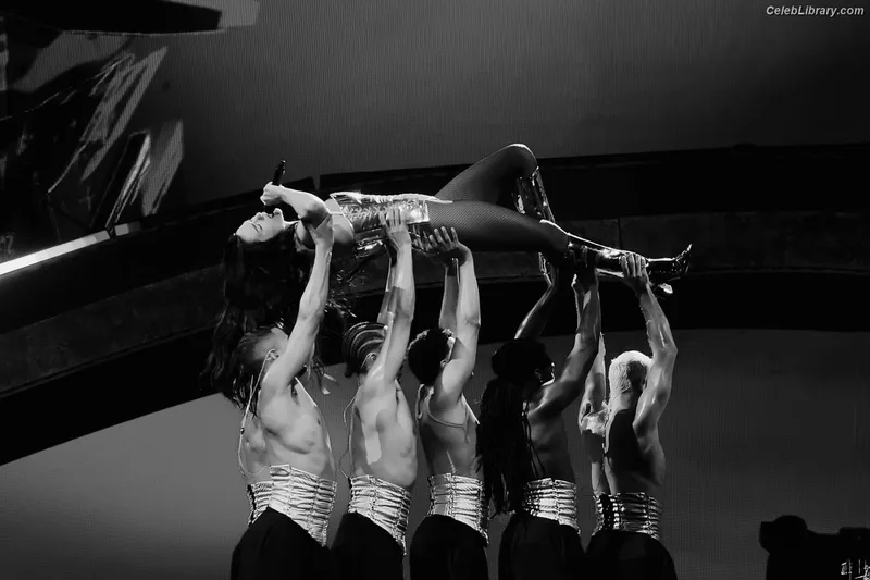 Dua Lipa photo 13 of 7804