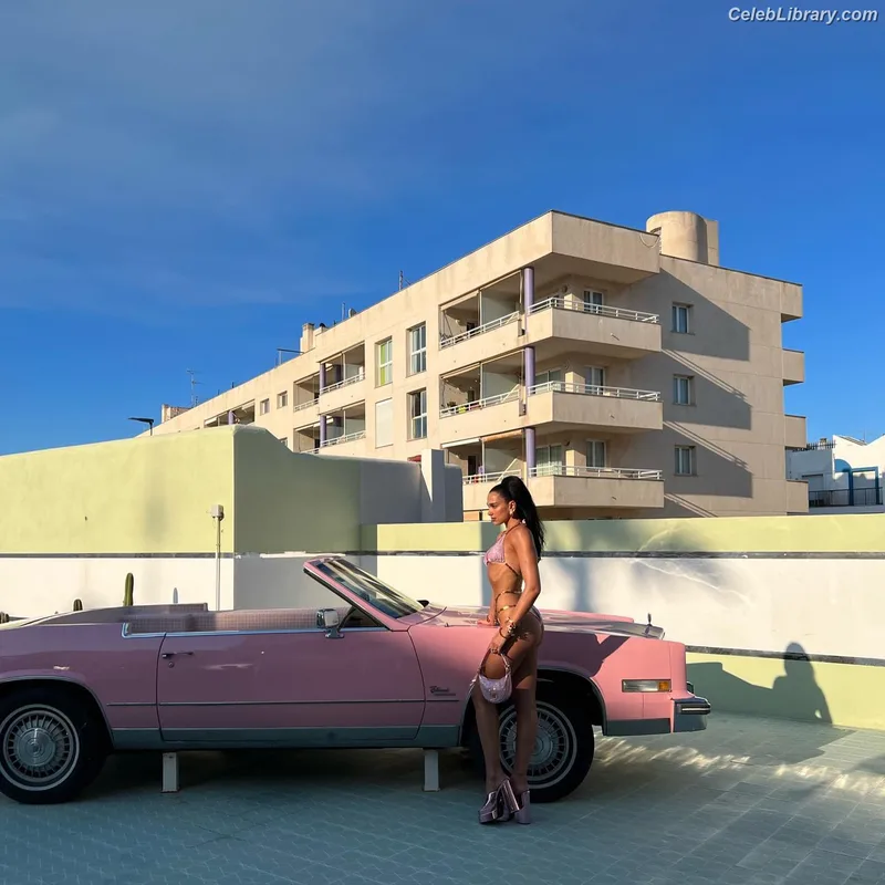 Dua Lipa photo 10 of 7804