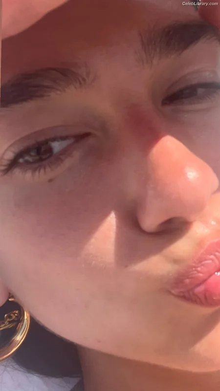 Dua Lipa photo 21 of 7804