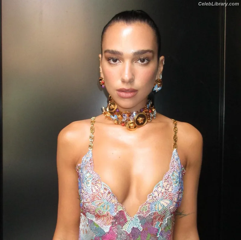 Dua Lipa photo 12 of 7804