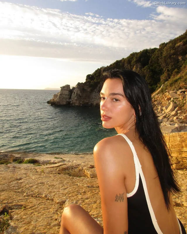 Dua Lipa photo 14 of 7804