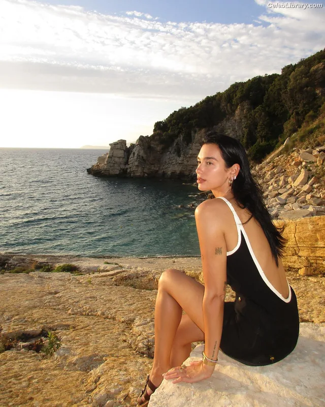 Dua Lipa photo 15 of 7804