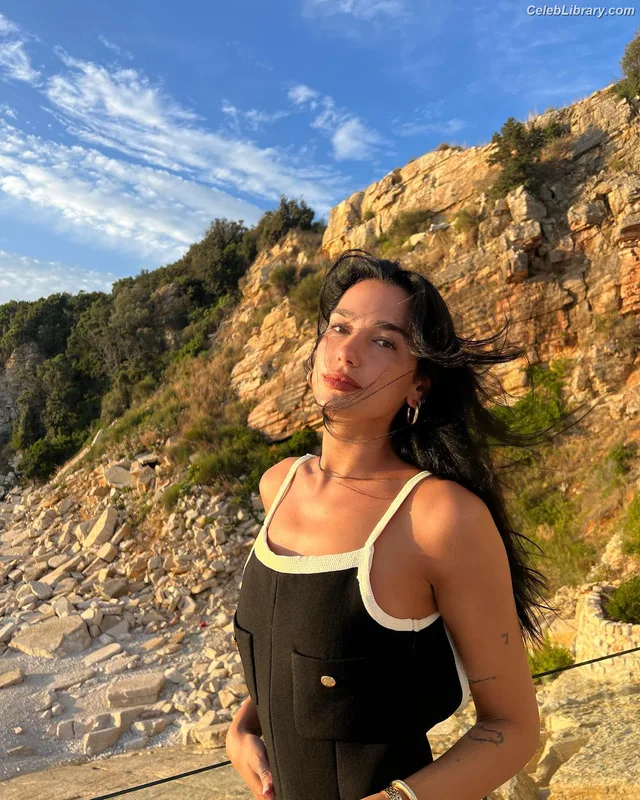 Dua Lipa photo 16 of 7804