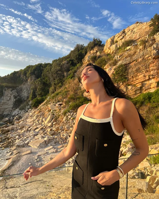 Dua Lipa photo 18 of 7804