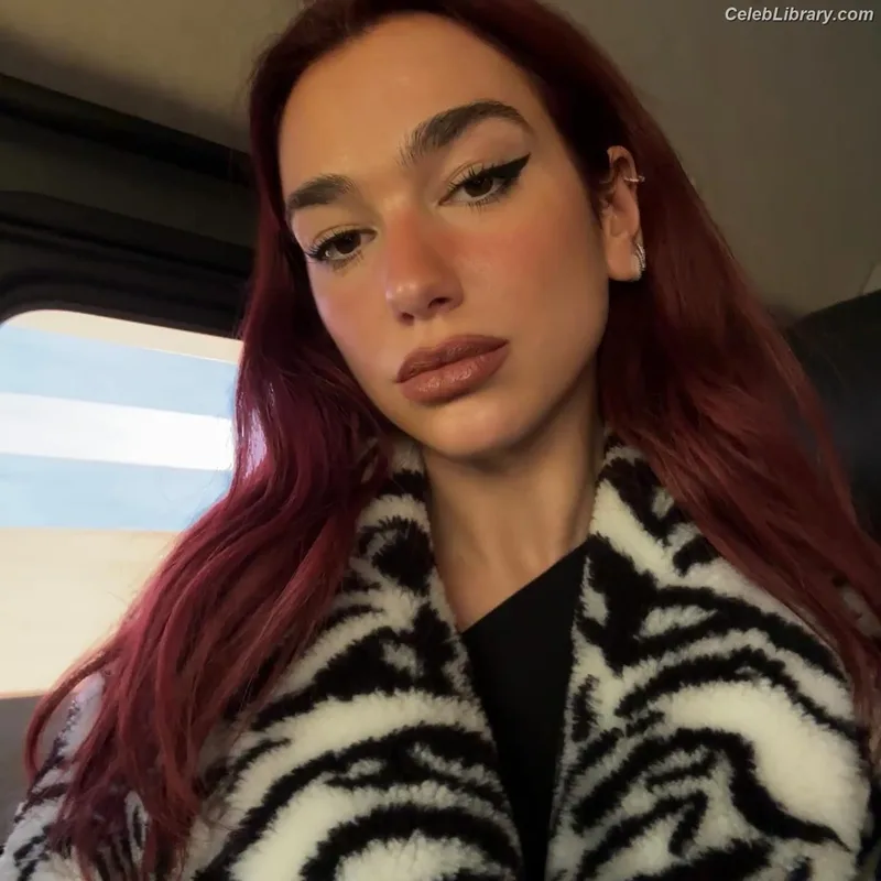 Dua Lipa photo 2 of 7804