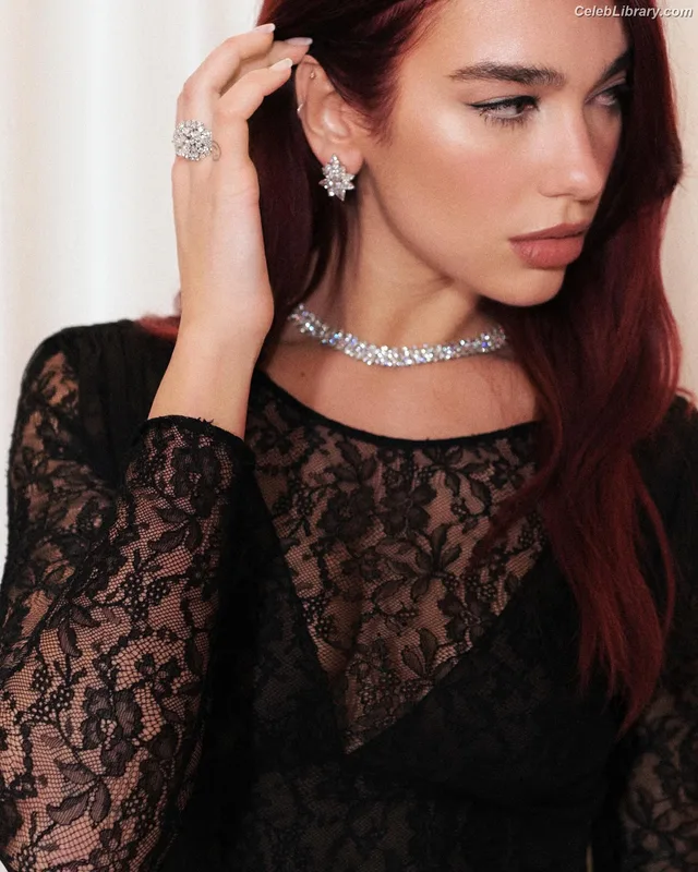 Dua Lipa photo 1 of 7804