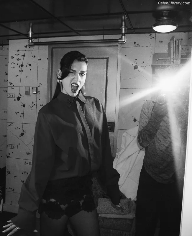 Dua Lipa photo 10 of 7804