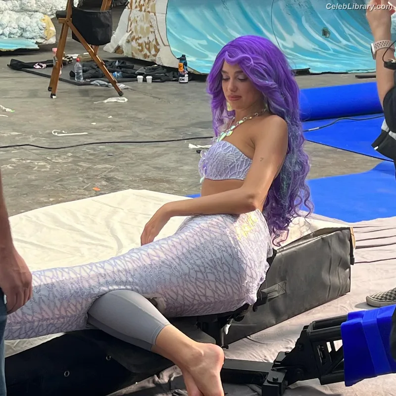 Dua Lipa photo 1 of 7804