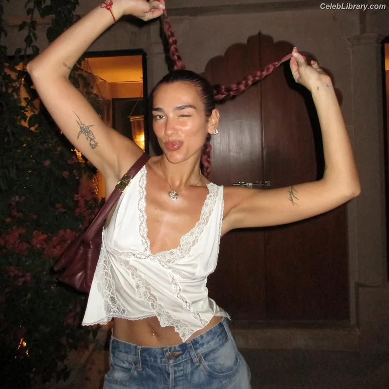 Dua Lipa photo 13 of 7804