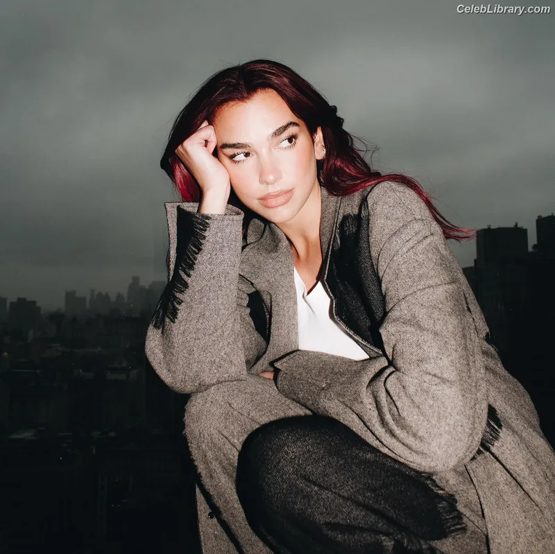 Dua Lipa photo 3 of 7804