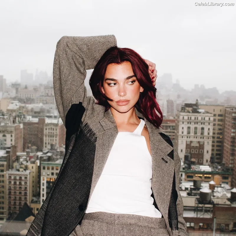 Dua Lipa photo 4 of 7804