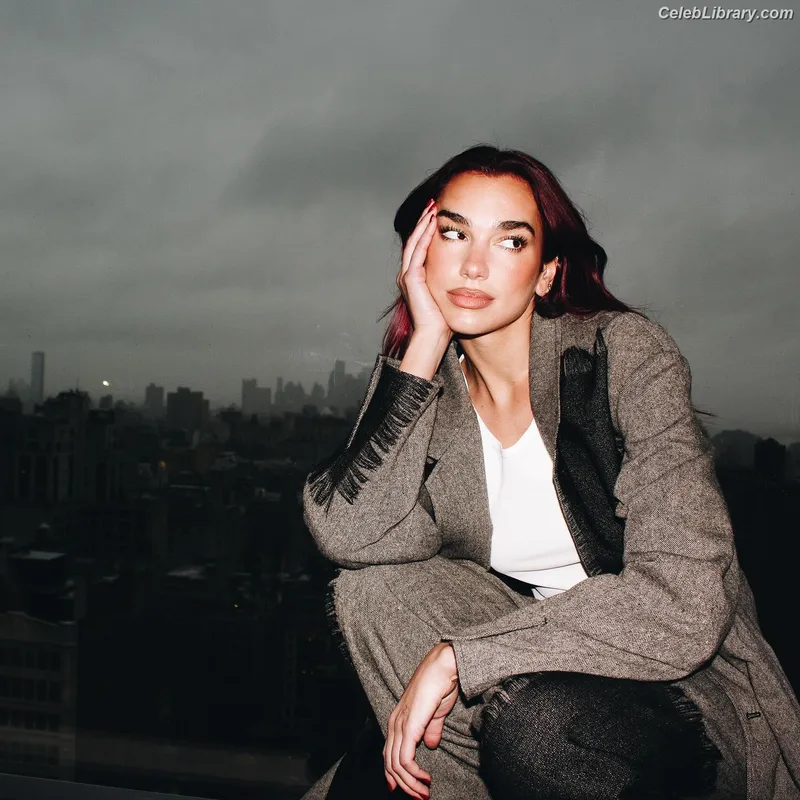 Dua Lipa photo 5 of 7804