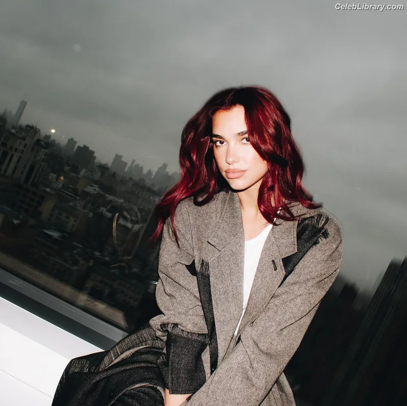 Dua Lipa photo 6 of 7804
