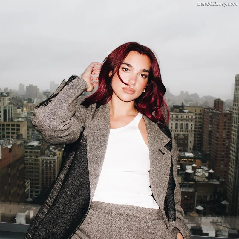 Dua Lipa photo 7 of 7804