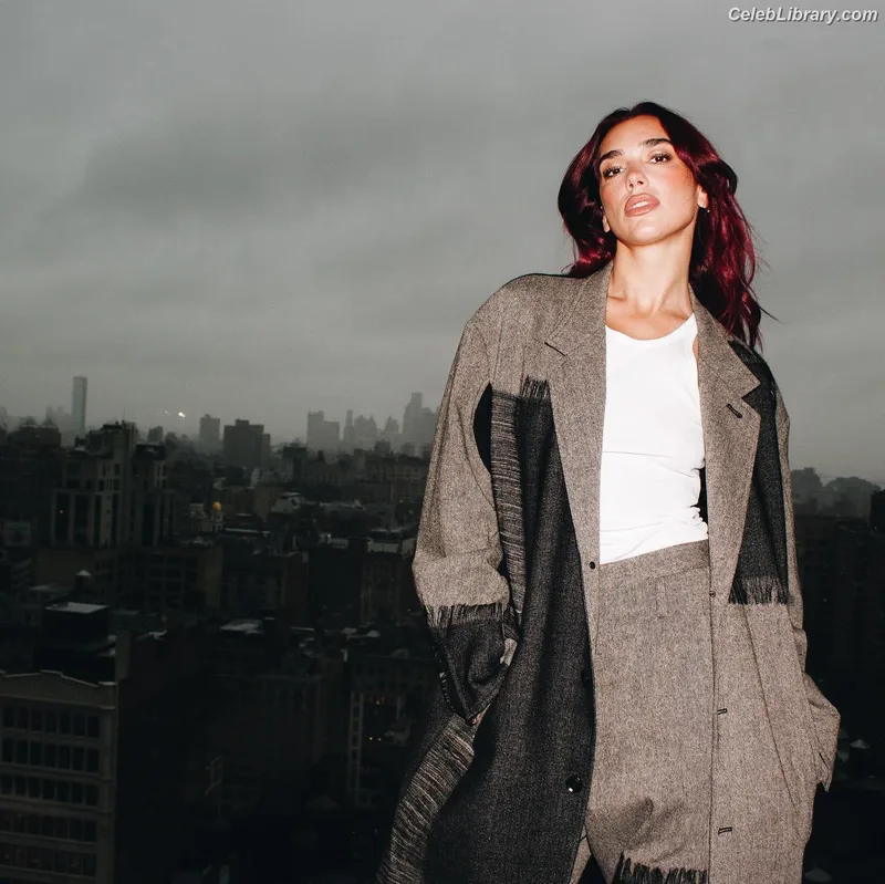 Dua Lipa photo 8 of 7804