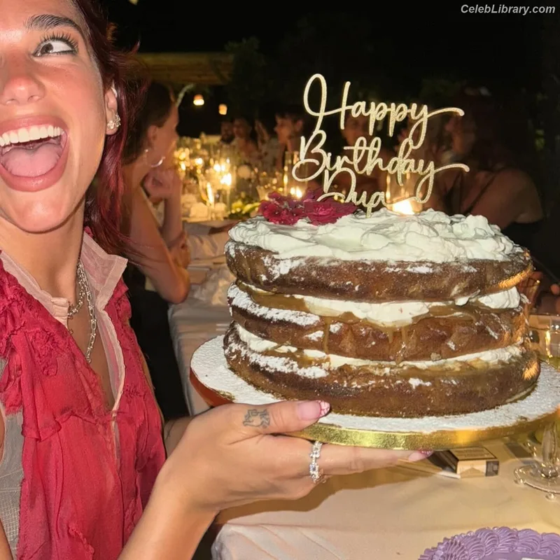 Dua Lipa photo 7 of 7804