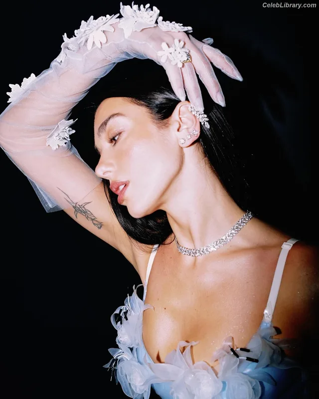Dua Lipa photo 10 of 7804
