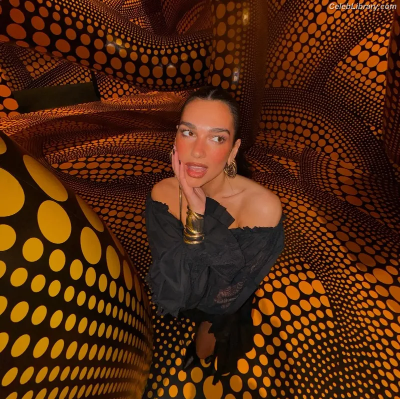 Dua Lipa photo 17 of 7804