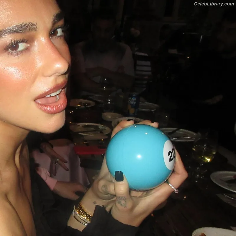 Dua Lipa photo 18 of 7804