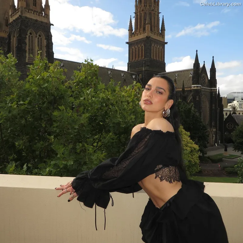 Dua Lipa photo 2 of 7804
