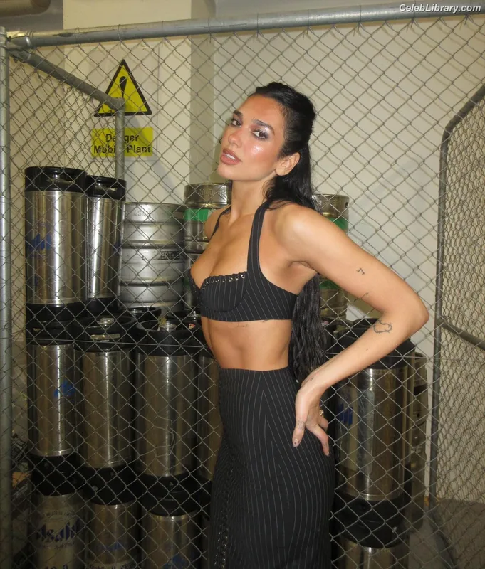 Dua Lipa photo 12 of 7804