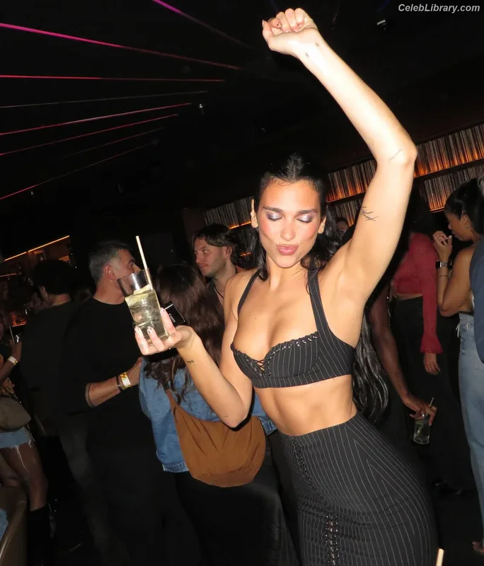 Dua Lipa photo 14 of 7804