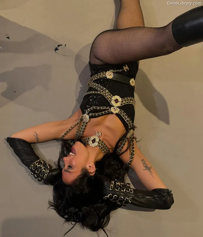 Dua Lipa photo 15 of 7804