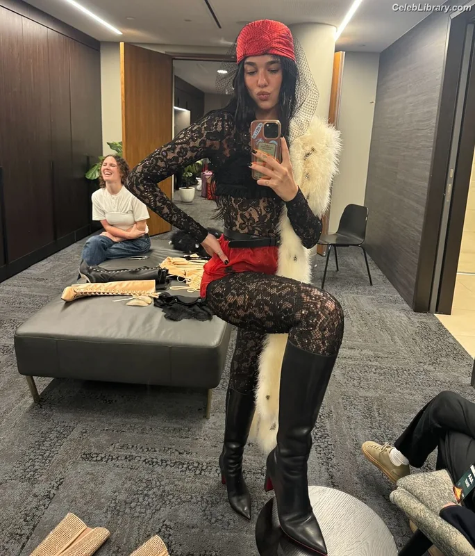 Dua Lipa photo 19 of 7804
