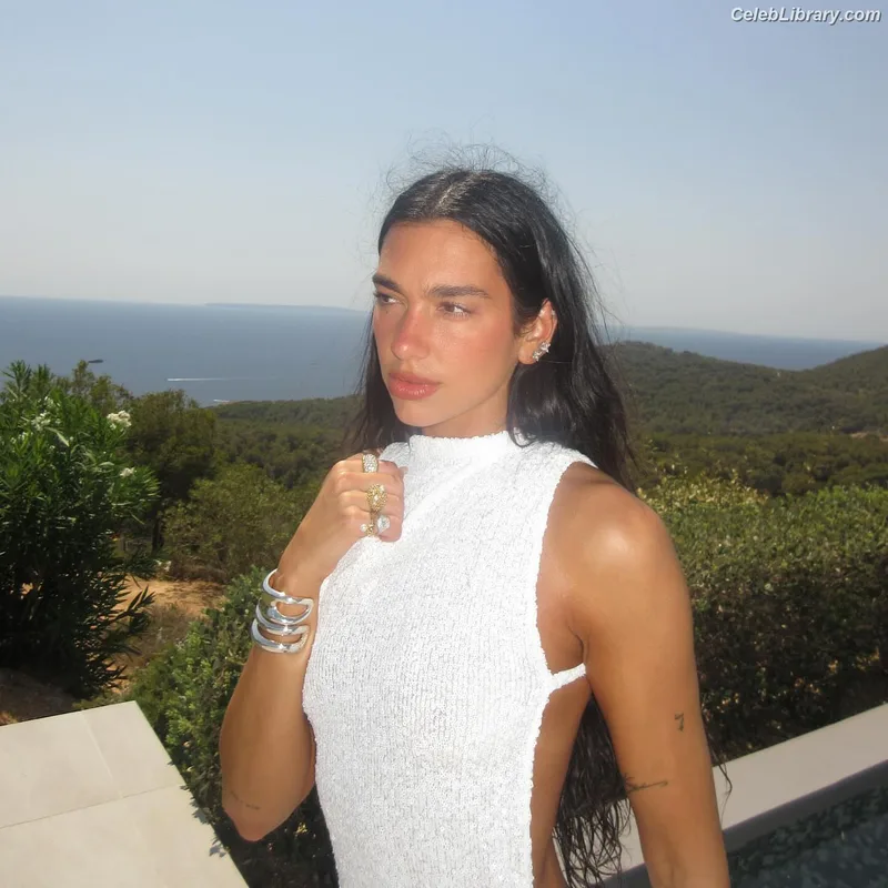 Dua Lipa photo 17 of 7804