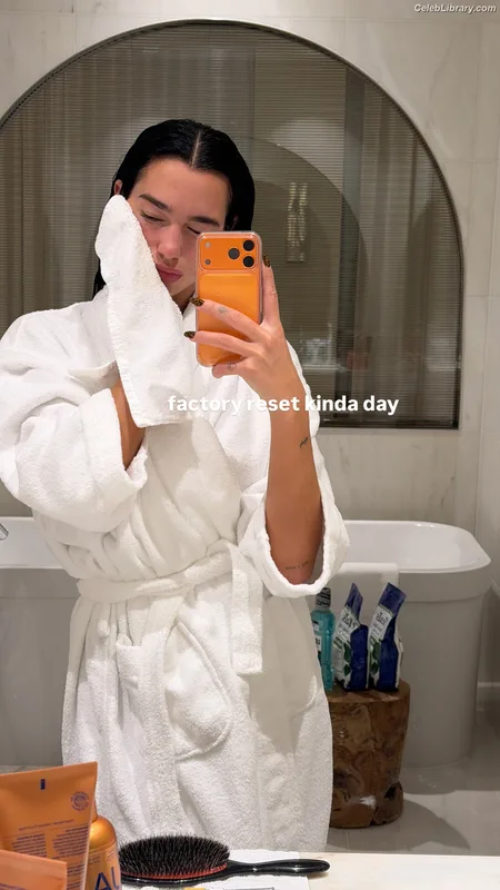 Dua Lipa photo 24 of 7804