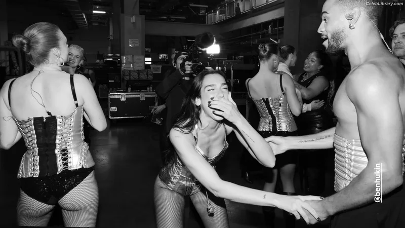 Dua Lipa photo 2 of 7804