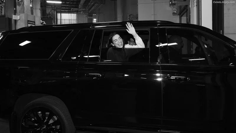 Dua Lipa photo 4 of 7804