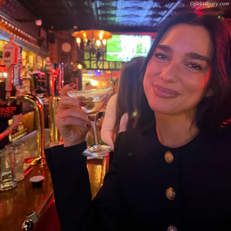 Dua Lipa photo 12 of 7804