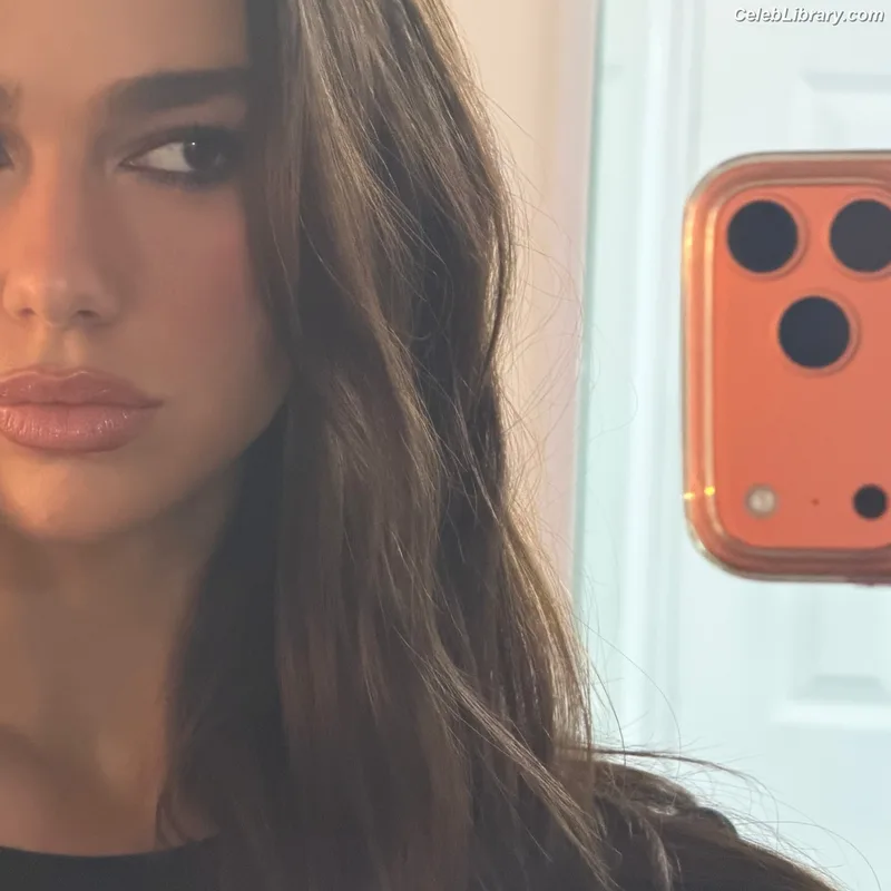 Dua Lipa photo 14 of 7804