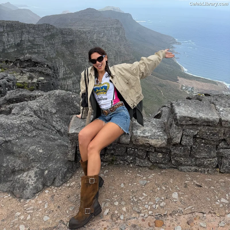 Dua Lipa photo 15 of 7804