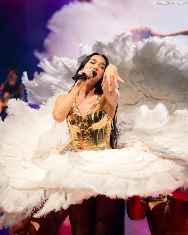 Dua Lipa photo 16 of 7804
