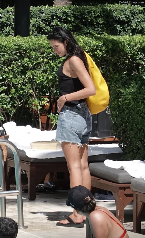 Dua Lipa photo 1 of 7804