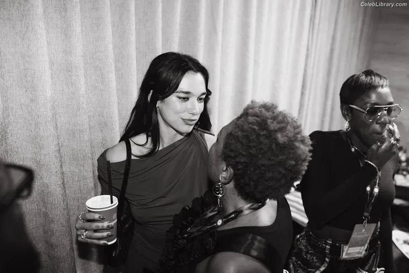 Dua Lipa photo 10 of 7804