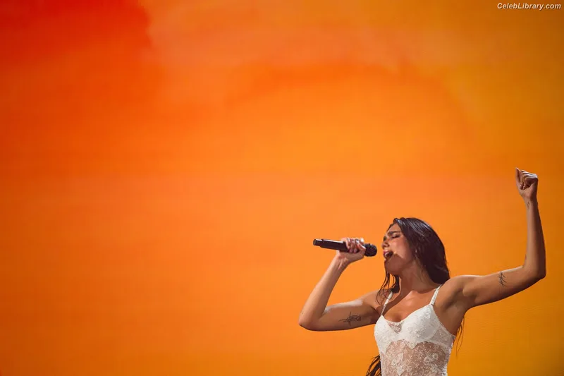 Dua Lipa photo 16 of 7804