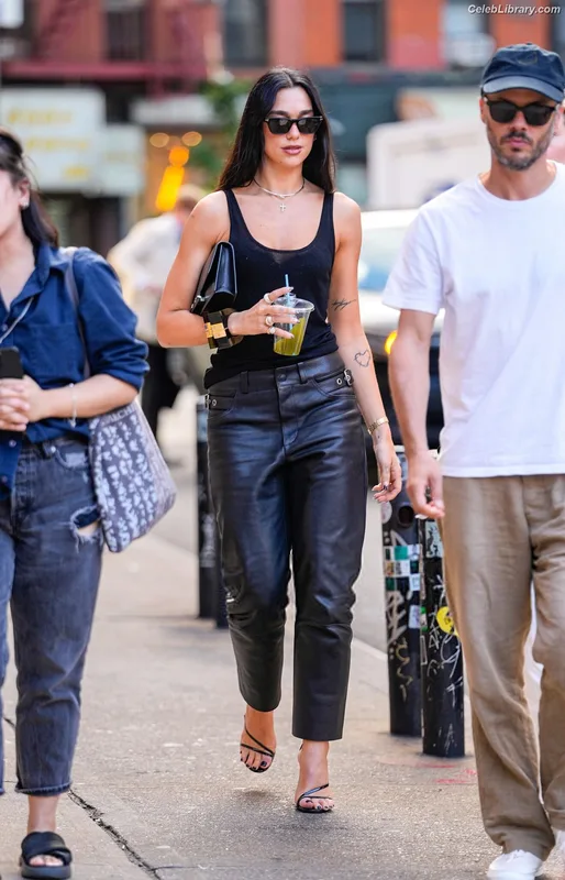 Dua Lipa photo 20 of 7804