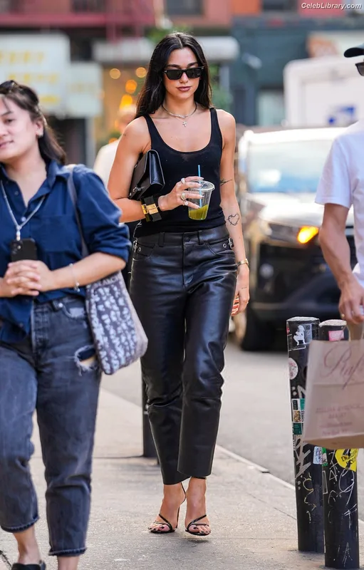 Dua Lipa photo 2 of 7804