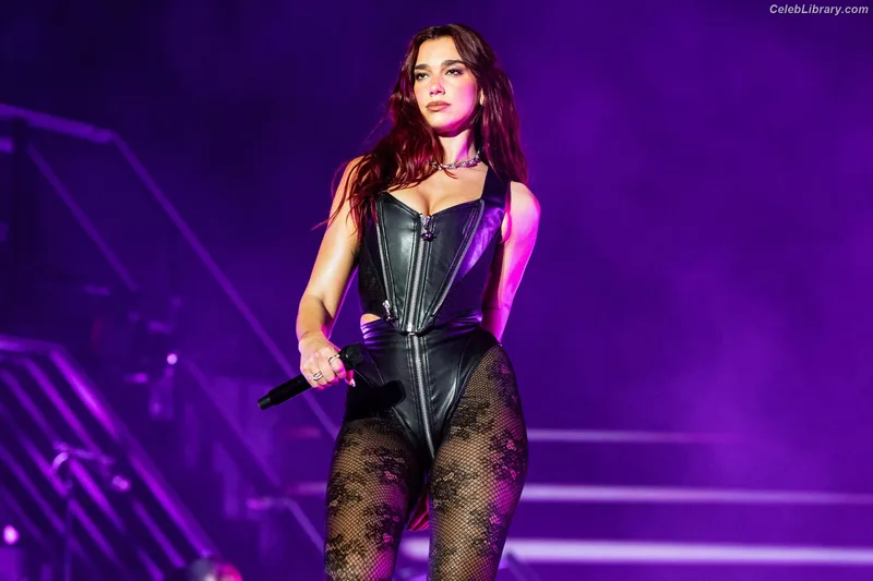 Dua Lipa photo 3 of 7804