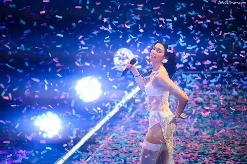 Dua Lipa photo 16 of 7804