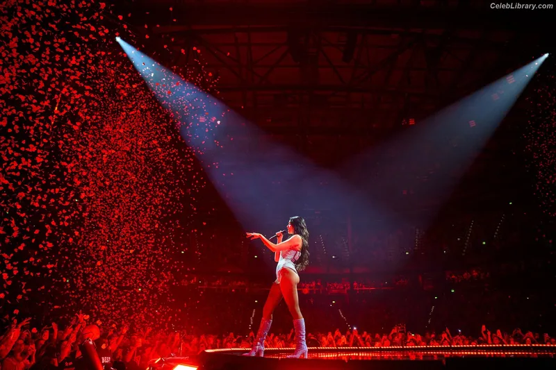 Dua Lipa photo 9 of 7804