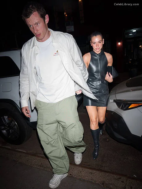 Dua Lipa photo 10 of 7804