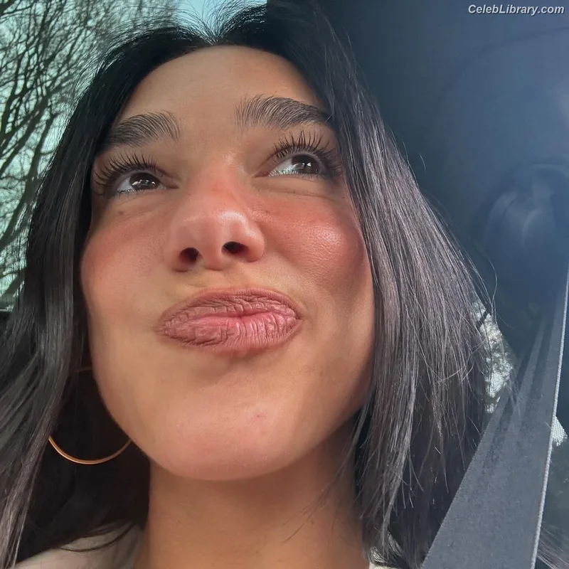 Dua Lipa photo 17 of 7804